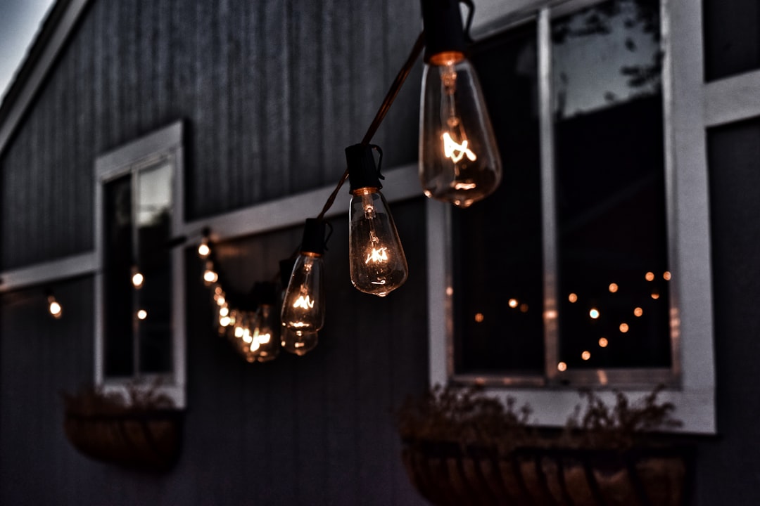Photo outdoor eave lights